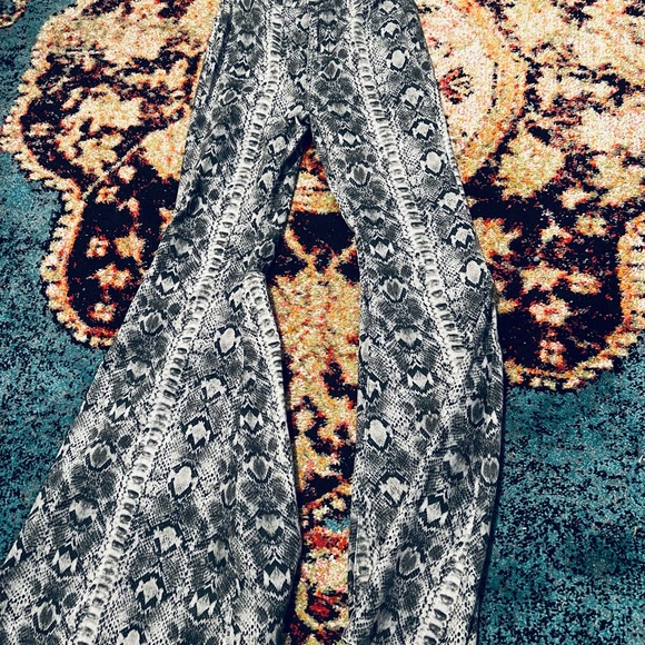 Free People We The Free Just Float On Flare Geo Snakeskin Print Bellbottom Pant - Picture 2 of 4